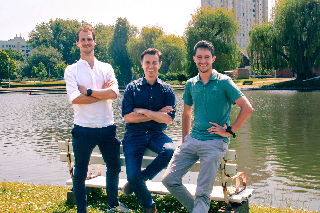 Senne, Kristof and Rud are posing in front of the Watersportbaan